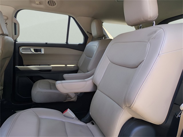 Vehicle image 10 of 39
