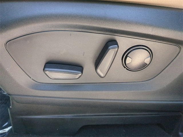 Vehicle image 19 of 39