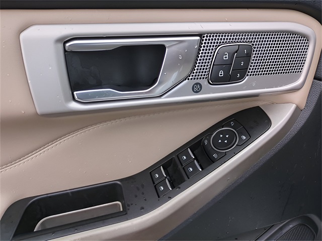 Vehicle image 29 of 35