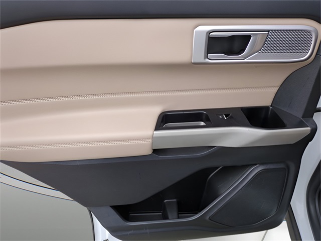 Vehicle image 27 of 35