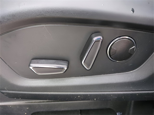 Vehicle image 34 of 35