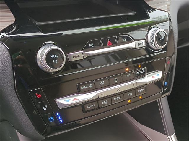 Vehicle image 25 of 35