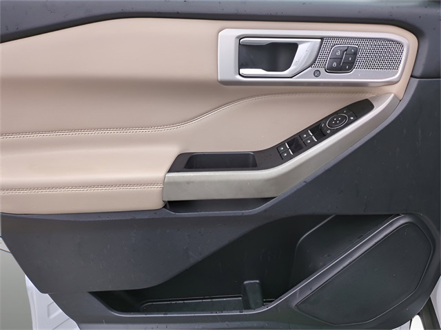 Vehicle image 28 of 35