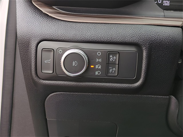 Vehicle image 32 of 35