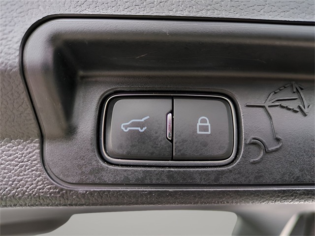 Vehicle image 33 of 35