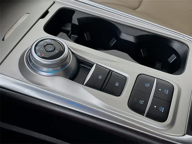 Vehicle image 21 of 38