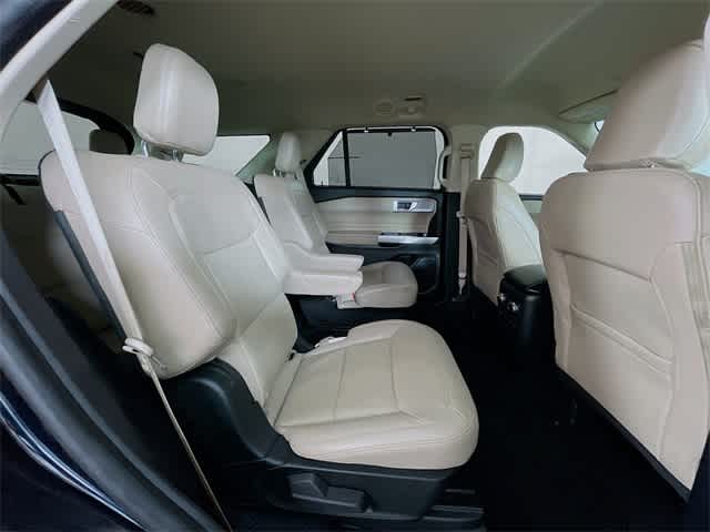 Vehicle image 33 of 38