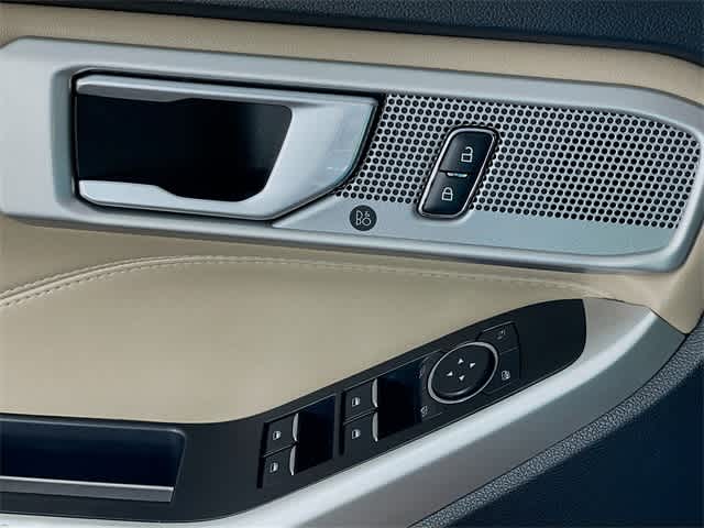 Vehicle image 22 of 38