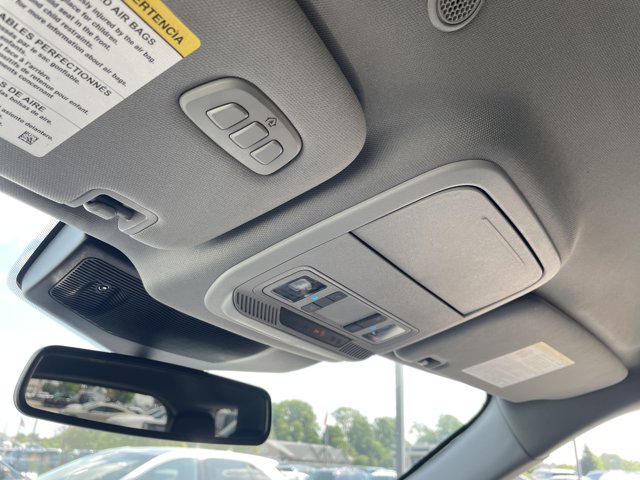 Vehicle image 26 of 32