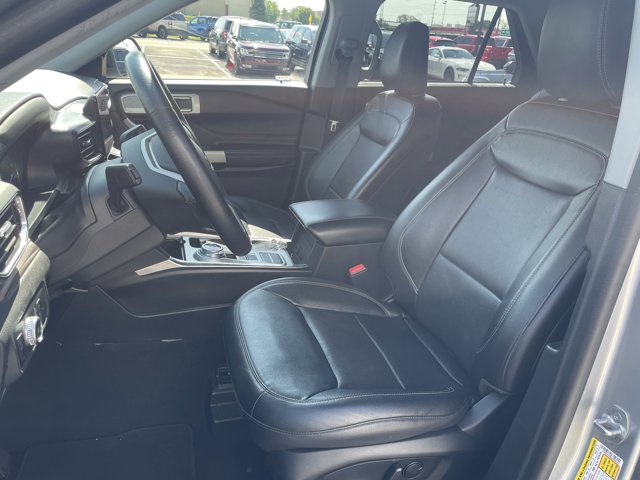 Vehicle image 12 of 32