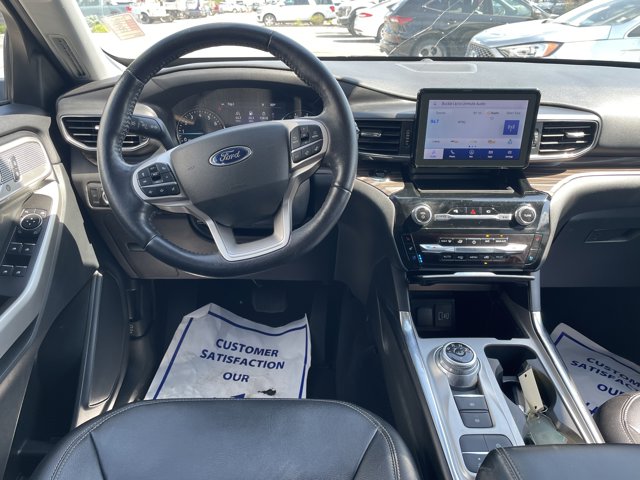 Vehicle image 17 of 32