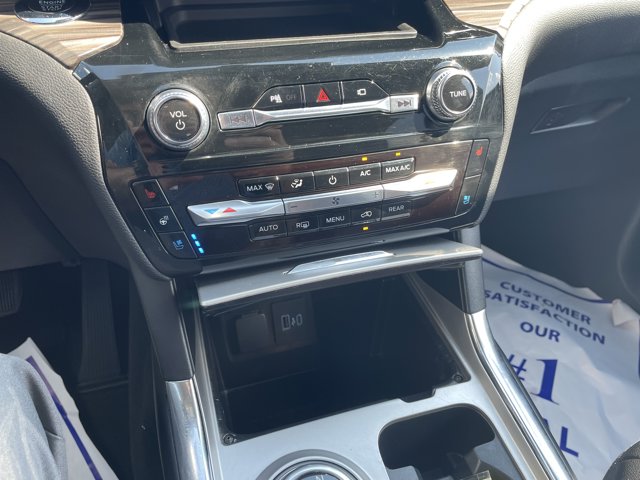 Vehicle image 28 of 32