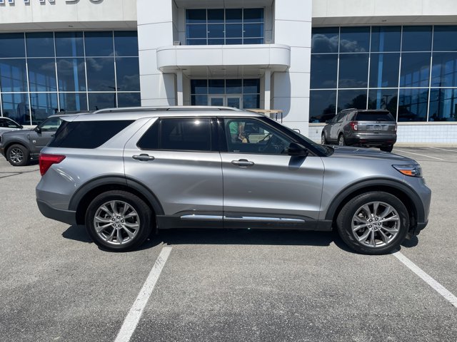 Vehicle image 4 of 32