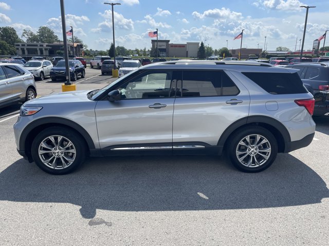 Vehicle image 8 of 32