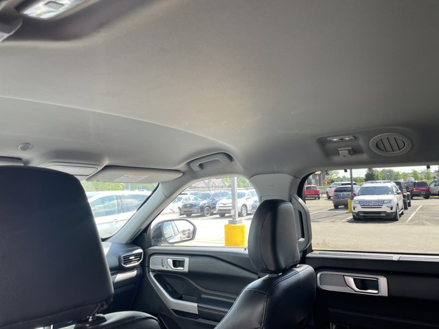 Vehicle image 18 of 32