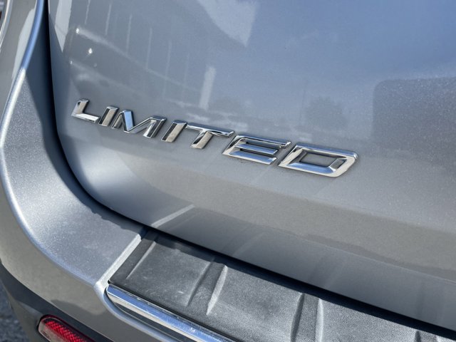Vehicle image 27 of 32