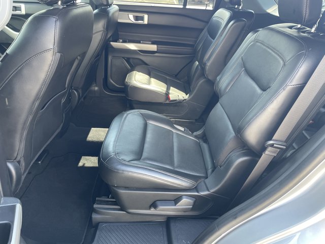 Vehicle image 15 of 32