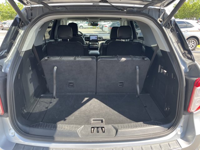Vehicle image 10 of 32