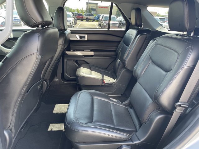 Vehicle image 14 of 32