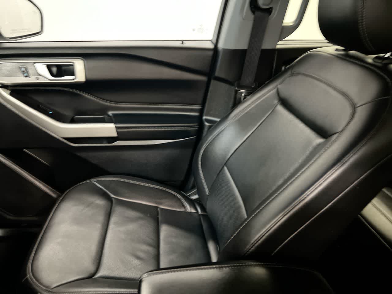 Vehicle image 13 of 19