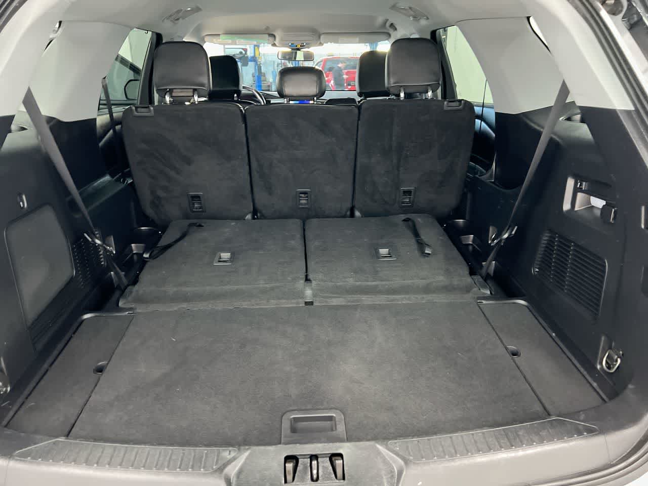 Vehicle image 16 of 19