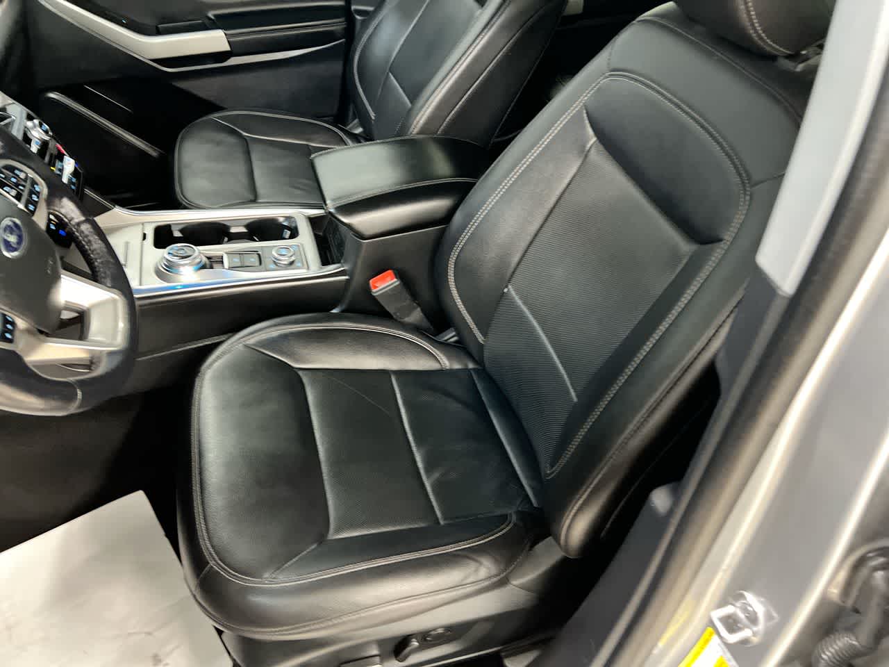 Vehicle image 4 of 19