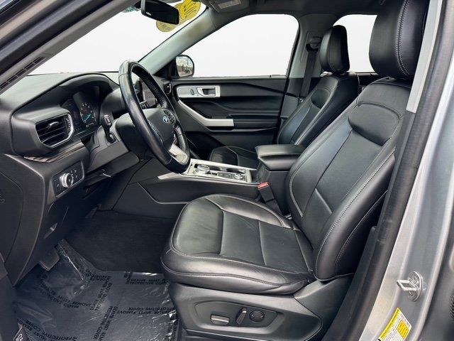 Vehicle image 9 of 33