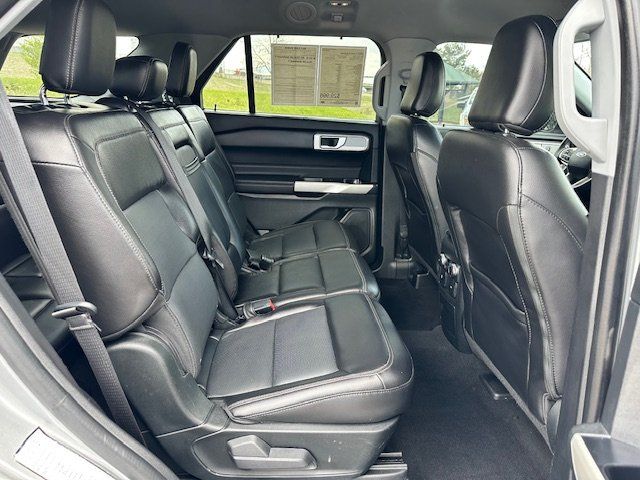 Vehicle image 14 of 33