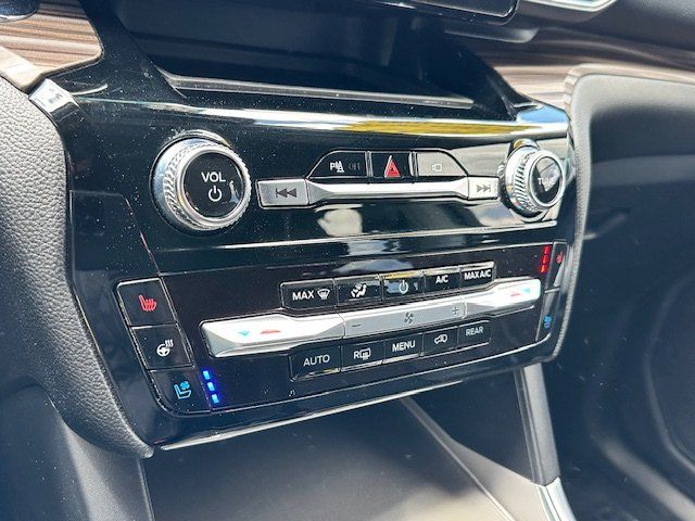 Vehicle image 23 of 33
