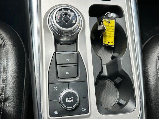 Vehicle image 24 of 33