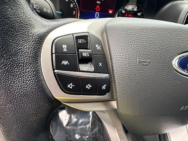 Vehicle image 17 of 33