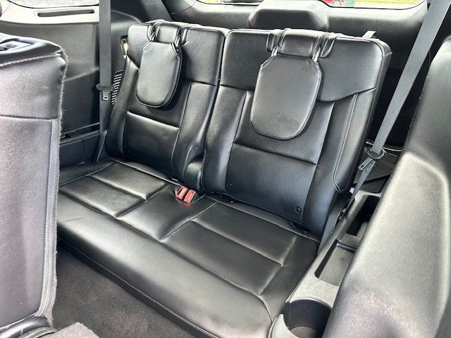 Vehicle image 11 of 33