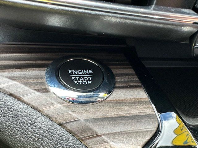 Vehicle image 26 of 33