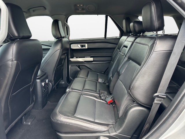 Vehicle image 10 of 33