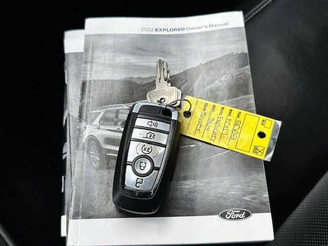 Vehicle image 25 of 33