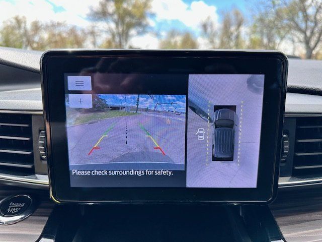 Vehicle image 22 of 33
