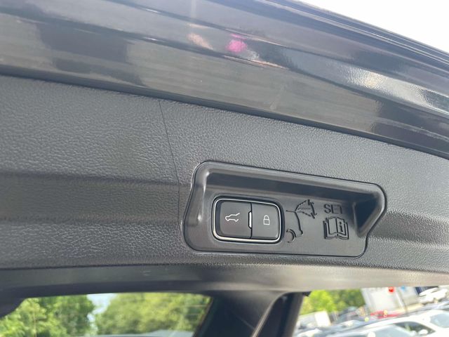 Vehicle image 11 of 43