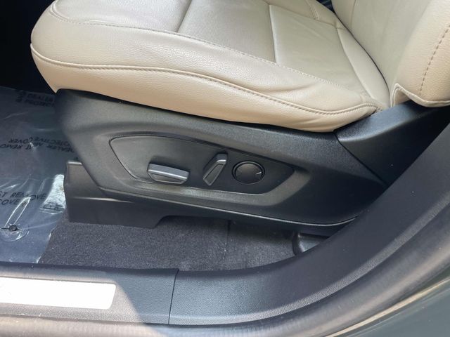 Vehicle image 21 of 43