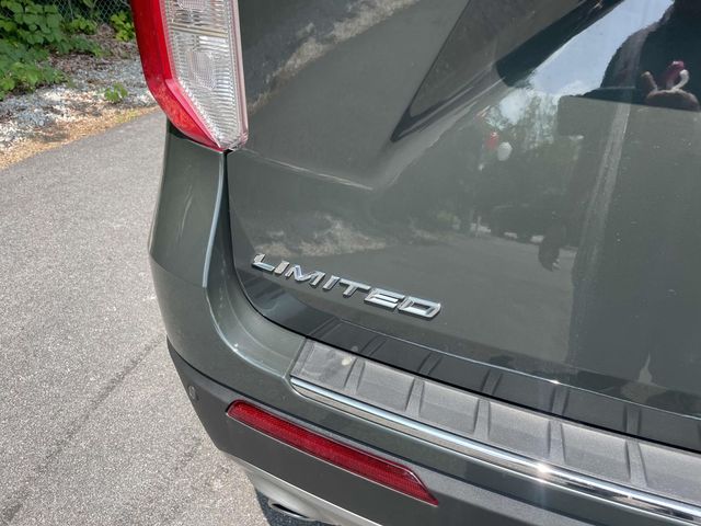 Vehicle image 8 of 43