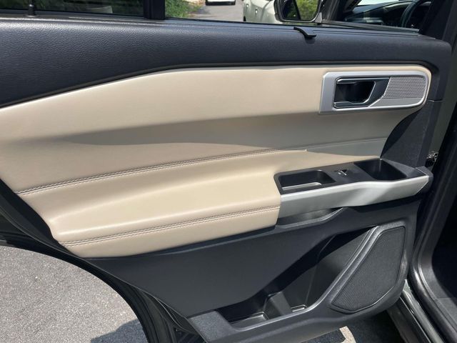 Vehicle image 18 of 43