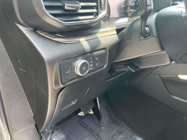 Vehicle image 23 of 43