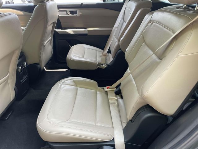Vehicle image 17 of 43
