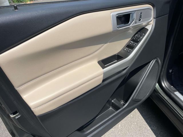 Vehicle image 19 of 43