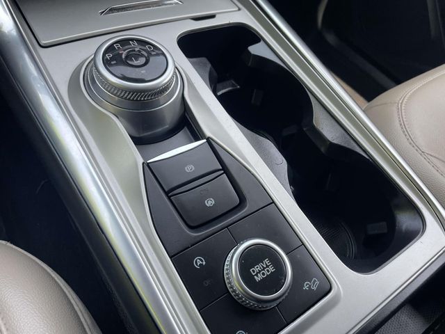 Vehicle image 28 of 43