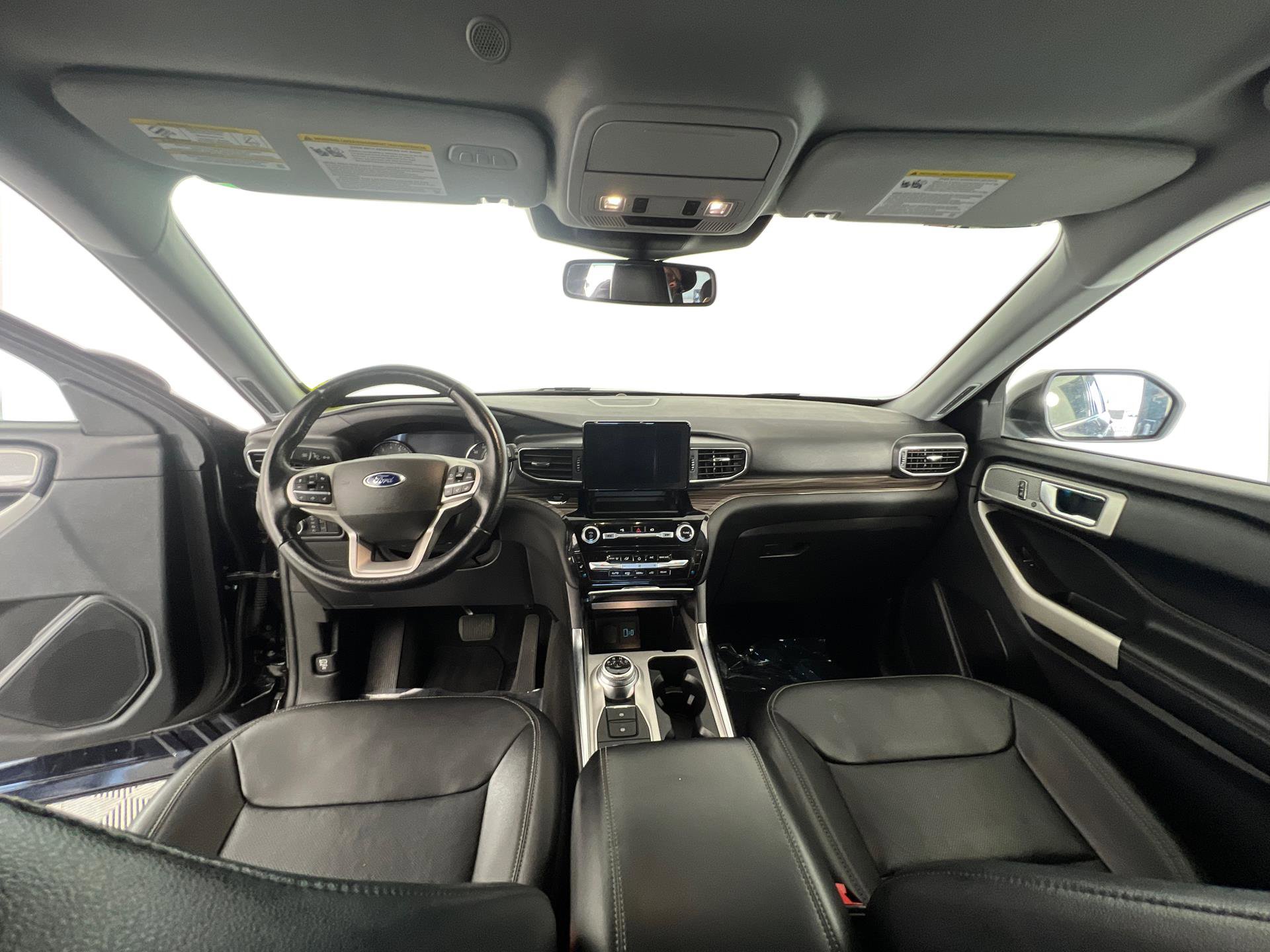 Vehicle image 17 of 27