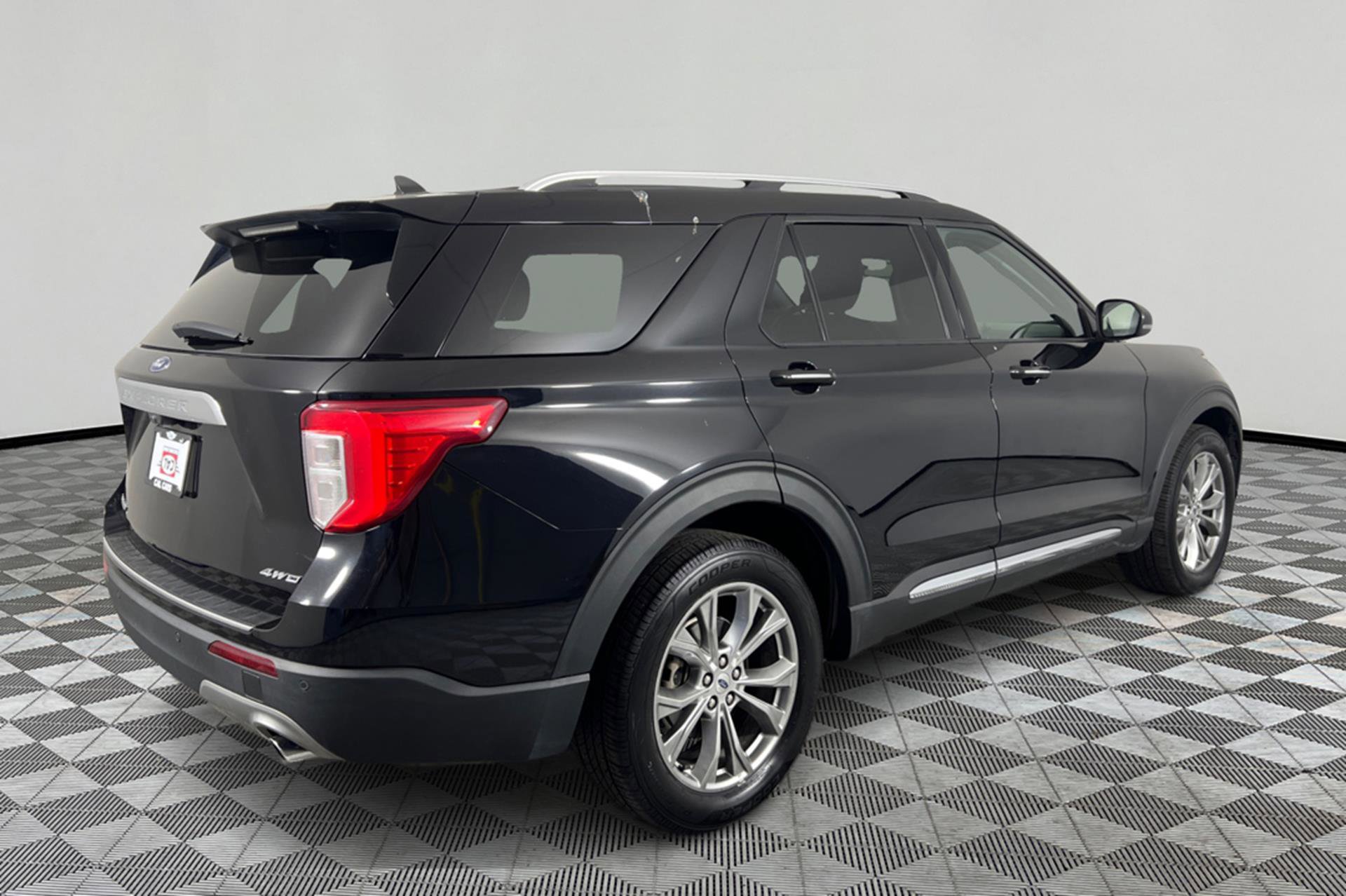 Vehicle image 4 of 27