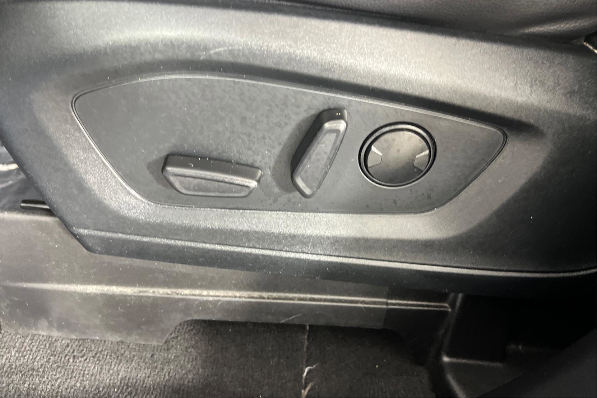 Vehicle image 15 of 27