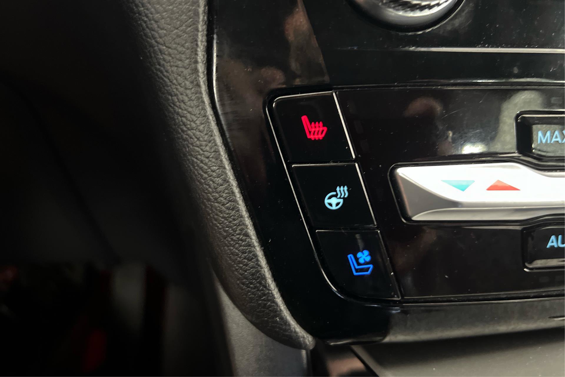 Vehicle image 25 of 27