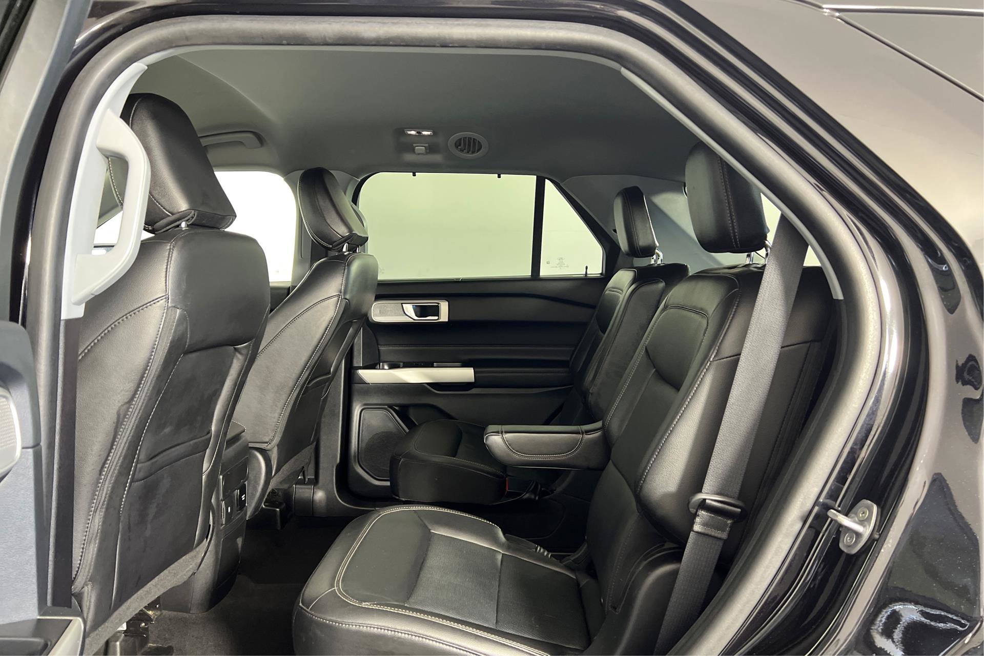 Vehicle image 8 of 27