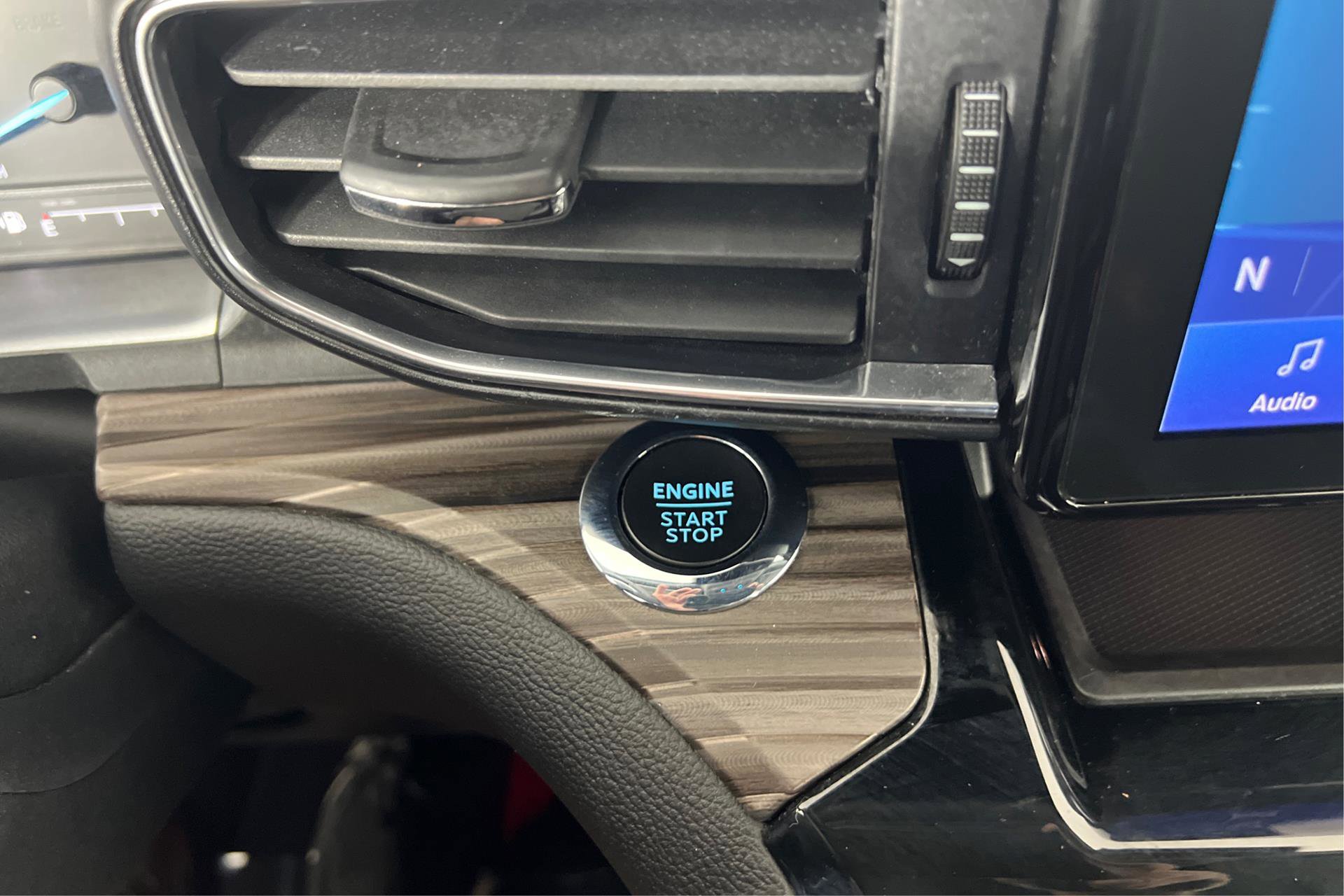 Vehicle image 24 of 27